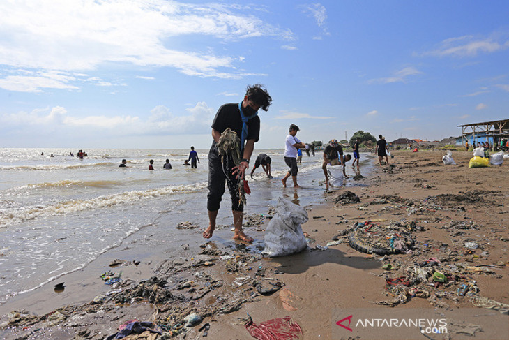 Aksi bersih pantai 