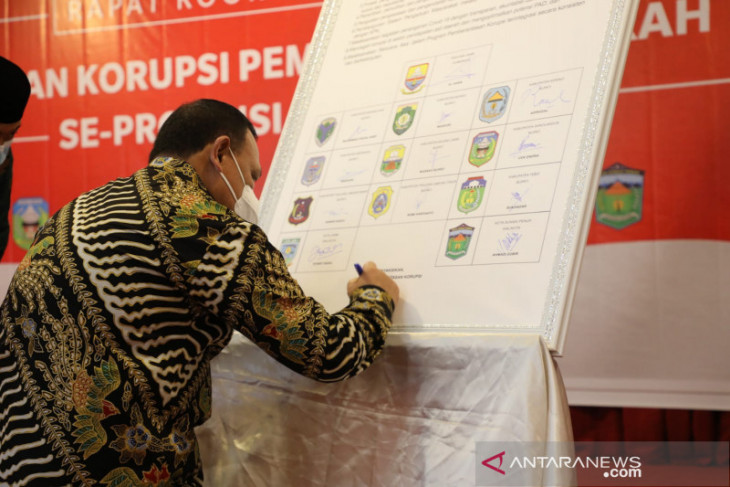 12 kepala daerah Jambi tanda tangani komitmen tidak korupsi