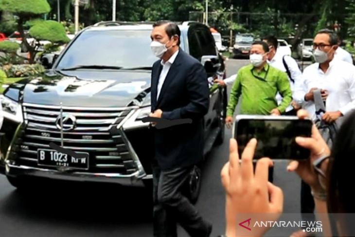 Luhut datangi Polda Metro Jaya soal Haris Azhar-Fatia