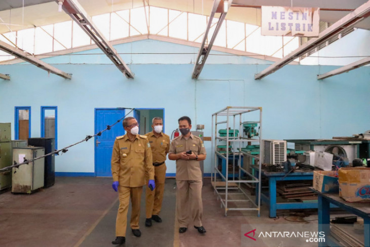 Sutarmidji tinjau pembangunan UPT Latihan Kerja Industri Kalbar