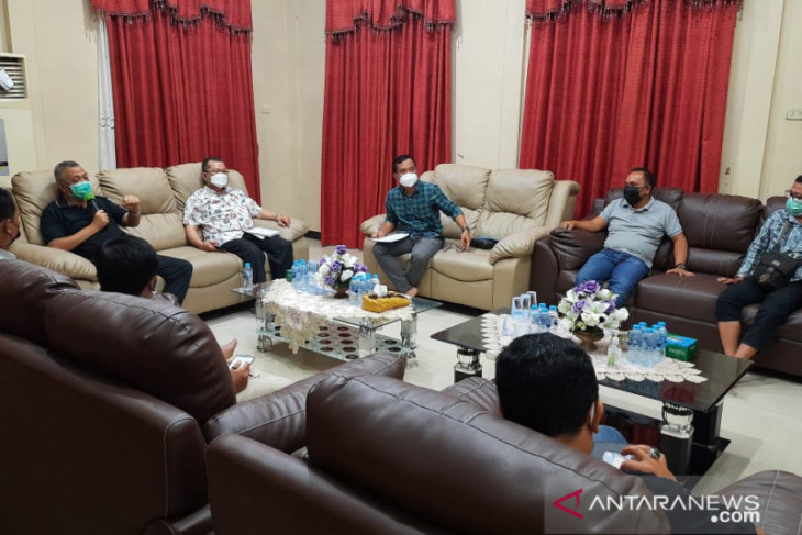 Wabup Bengkayang harap prestasi sepakbola bangkit di Soeratin 2021