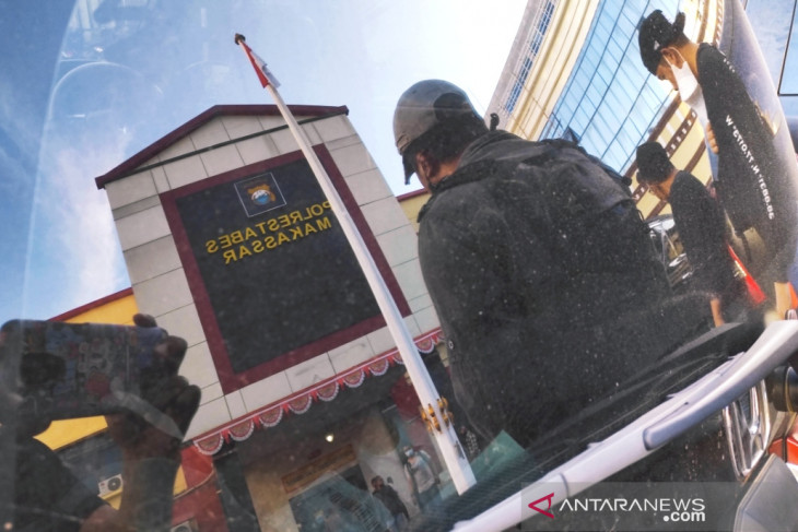 Polisi tangkap dua rekan tersangka pembakar mimbar Masjid Raya Makassar