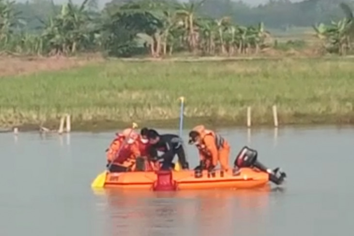 Tim SAR temukan seorang bocah yang tenggelam di danau bekas galian