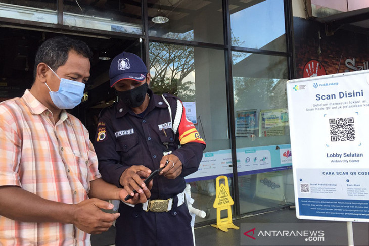 Pengunjung mal di Ambon bisa masuk tanpa aplikasi PeduliLindungi antisipasi COVID -19