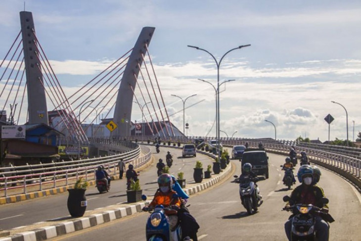 Jembatan lengkung pertama di Indonesia