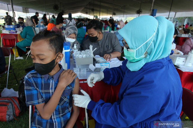 Serbuan Vaksinasi COVID-19 di Surabaya
