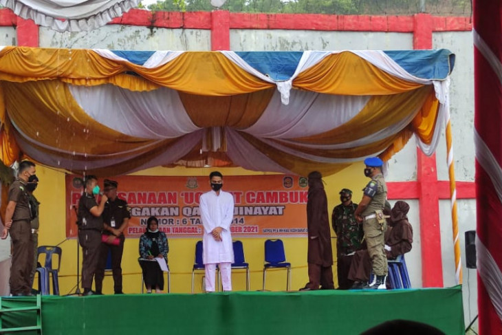 Terpidana kasus zina di Aceh Barat Daya pingsan usai dicambuk 100 kali