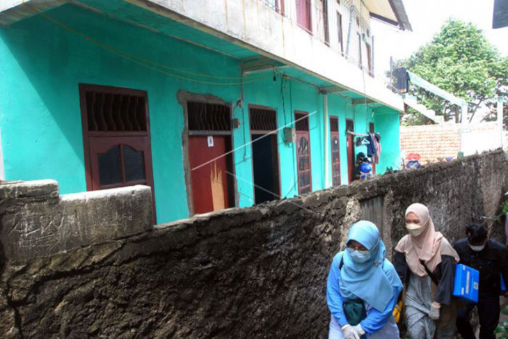 Vaksinasi keliling ke rumah warga di Bogor