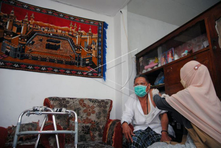 Vaksinasi keliling ke rumah warga di Bogor