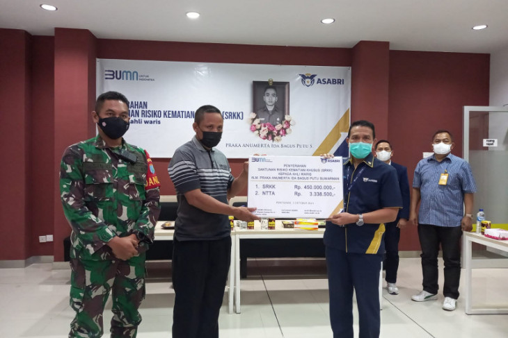 Asabri serahkan santunan dua anggota TNI yang gugur di Kiwirok