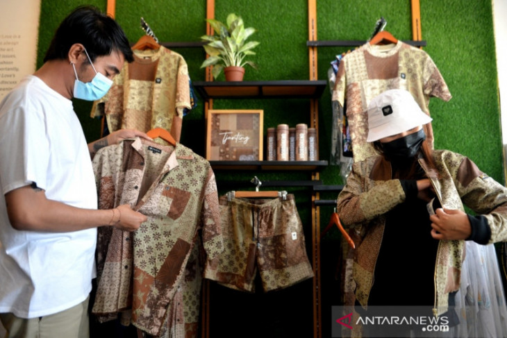 Industri kreatif fesyen Bali produksi batik bagi generasi muda