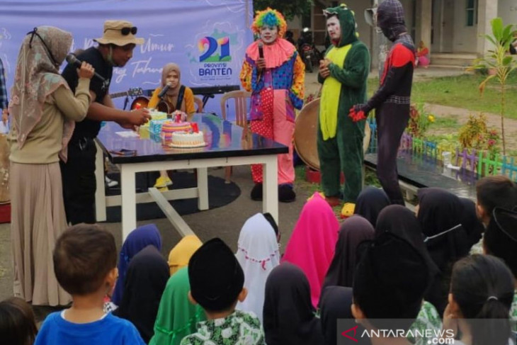 Fino badut gelar kegiatan bersama di Wisata Literasi Lingkungan Pekijing