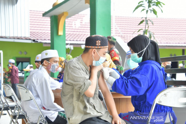 Pemkab HSS terus dorong percepatan vaksinasi COVID-19