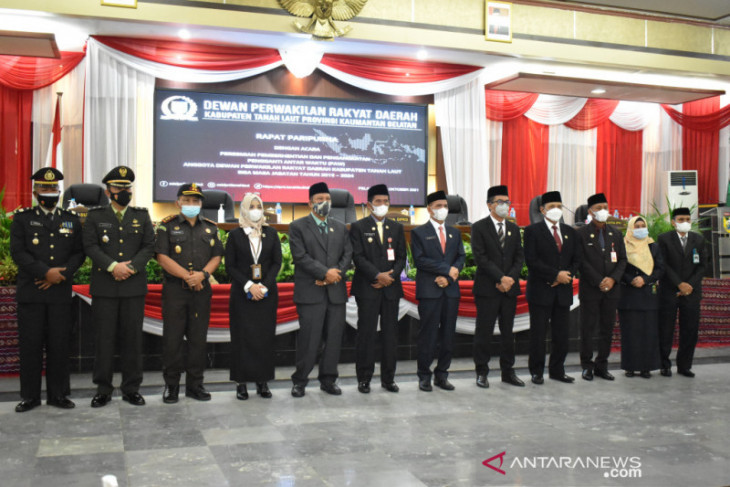 Bupati Tala minta H Zamhusein berkontribusi laksanakan tugas di DPRD