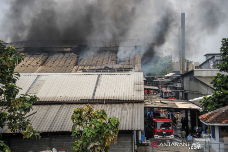 Kebakaran pabrik tekstil di Bandung 