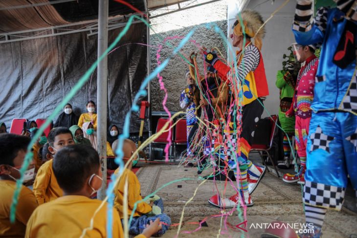 Komunitas badut hibur anak penyintas kanker 