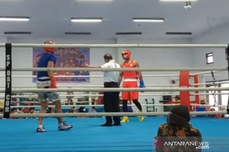 Petinju putri Papua Barat Marlin Tomatala tampil perdana di PON XX Papua