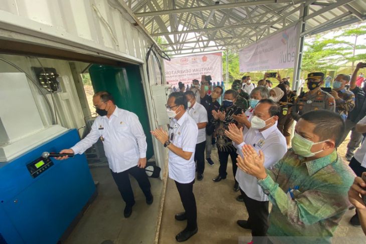PLN Babel salurkan bantuan elektrifikasi rumah oksigen di Belitong