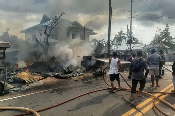 Kios BBM eceran terbakar di Ambon kerugian ratusan juta