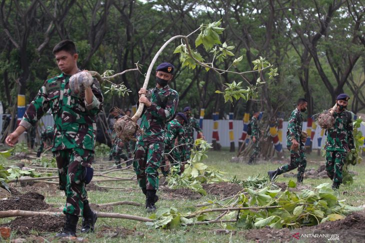 Penanaman Pohon Tabebuya di Koarmada II