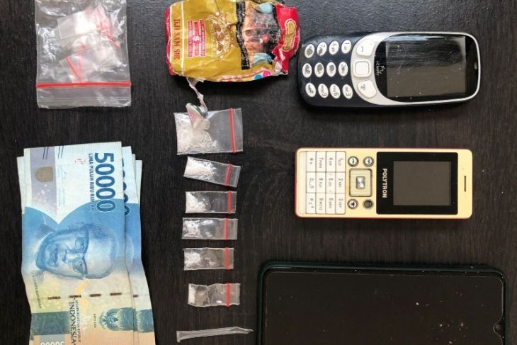 Polres Simalungun ringkus tiga pria diduga jaringan peredaran sabu