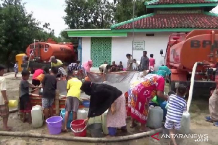 BPBD Ngawi distribusikan bantuan air bersih ke sejumlah desa alami kekeringan