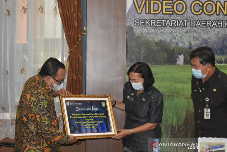 BI Kalbar bantu pengembangan tenun ikat Sintang
