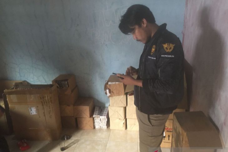 Bea Cukai Banten kembali lakukan penindakan terhadap rokok ilegal ditimbun di rumah kontrakan