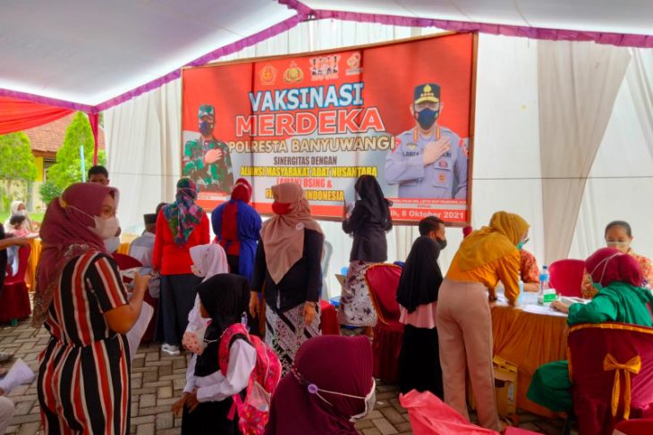 Masyarakat adat Osing Macan Putih Banyuwangi antusias ikuti vaksinasi