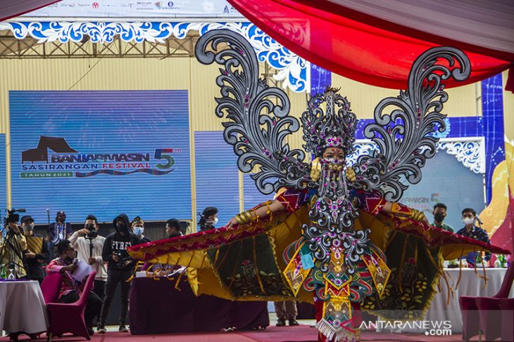 Fashion Carnaval Sasirangan