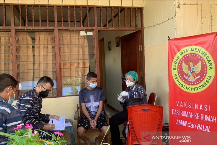 BIN - Lantamal Ambon gelar vaksin door to door di Ambon perangi corona