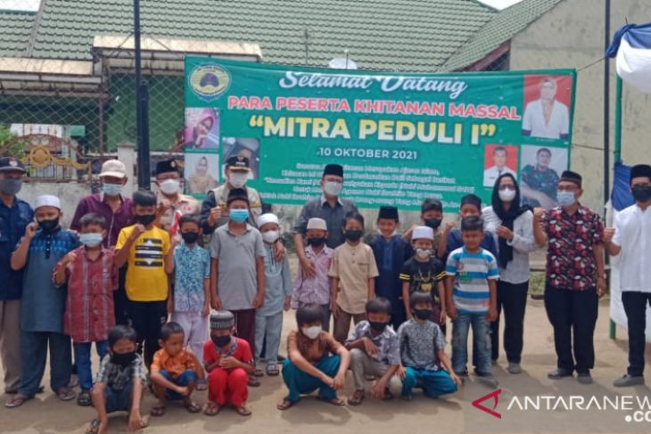 Peduli lingkungan sekitar tim voli mitra gelar sunatan massal