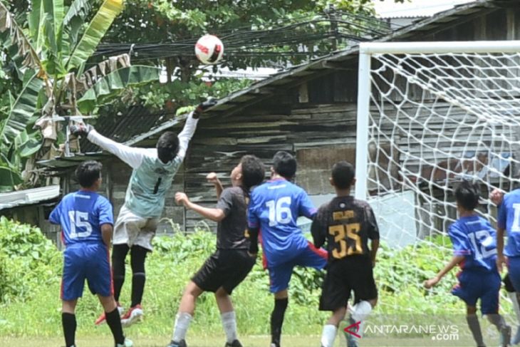Paman Birin buka pertandingan sepak bola usia dini