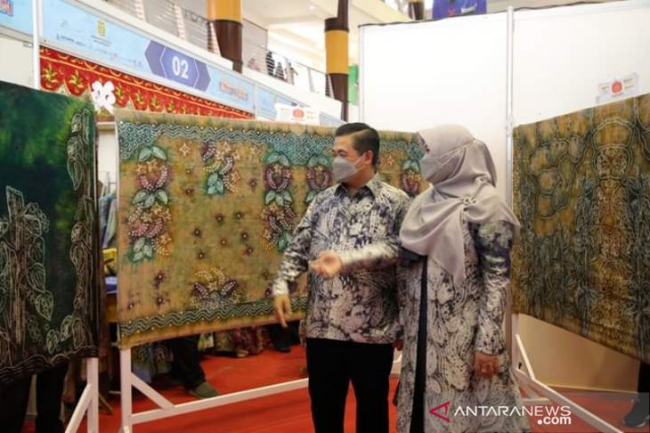 Wali Kota Banjarmasin ajak seluruh warga Kalsel cintai Sasirangan