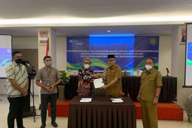 BPJamsostek - Dinas Koperasi Maluku lindungi pelaku UMKM realisasi Jamsos Ketenagakerjaan