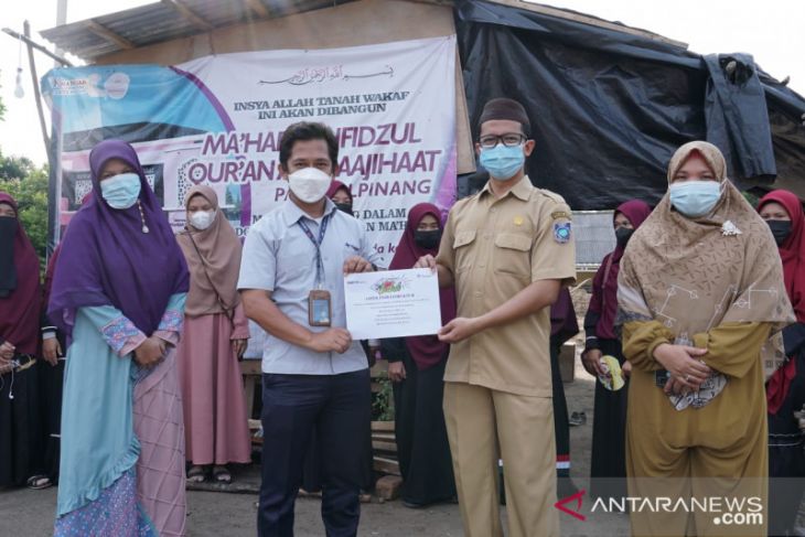 Samiah Terharu Terima Bantuan PT Timah Tbk untuk Pembangunan Asrama Tahfiz