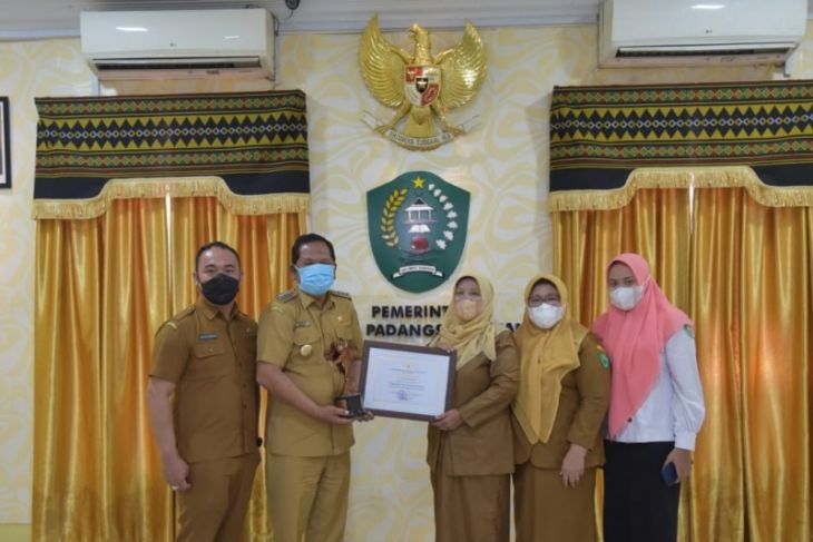 Pemkot Padangsidimpuan terima penghargaan kota layak anak