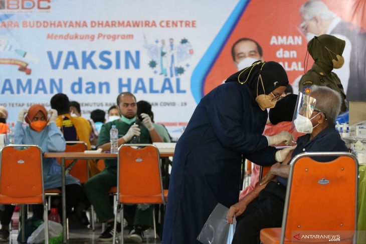 Serbuan Vaksinasi COVID-19 di Surabaya