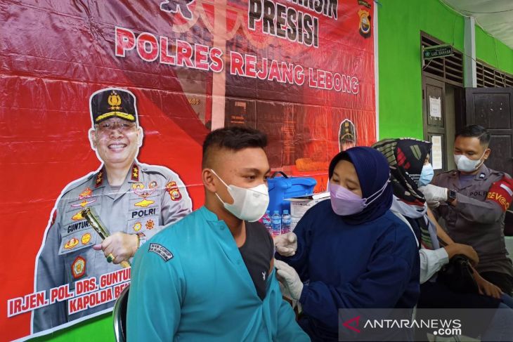 Kepolisian gelar vaksinasi bagi pelajar di Rejang Lebong