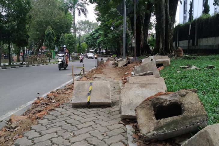 Proyek fisik untuk peningkatan layanan kepada warga
