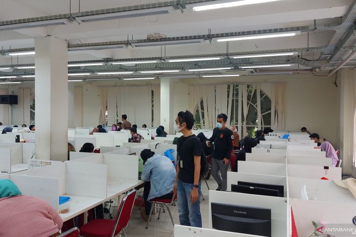 Penyidik Polda Metro gerebek kantor pinjaman online ilegal di Tangerang