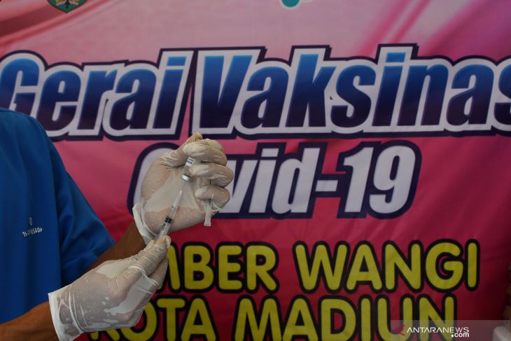 Gerai Vaksinasi COVID-19 di Ruang Publik