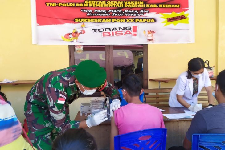 Warga Kampung Swakarsa dapat layanan serbuan vaksinasi TNI