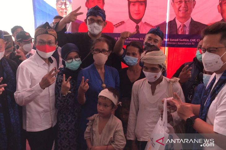 Minister ensures COVID vaccination access for indigenous Baduy people