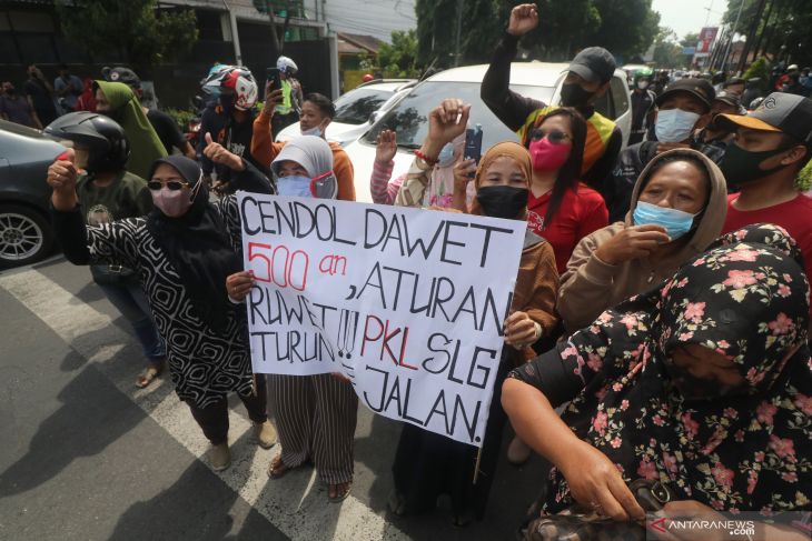 Unjuk Rasa PKL di Kediri