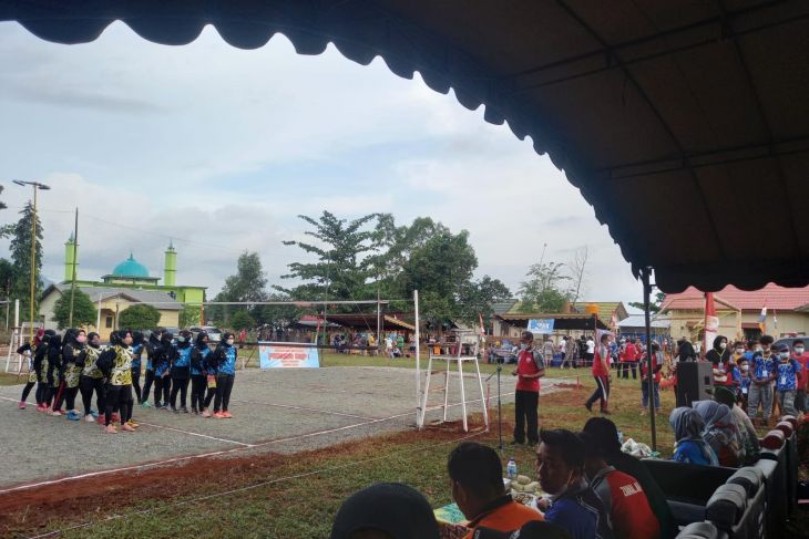 Bupati berharap turnamen bola voli berdampak pada UMKM