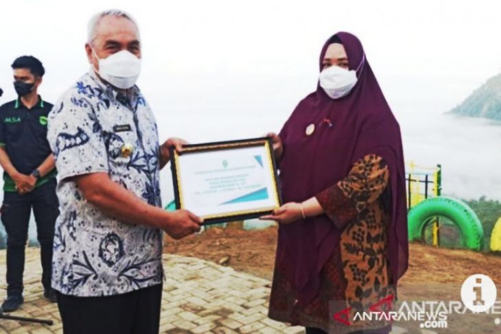 Gubernur Kaltim serahkan bantuan keuangan ke enam kabupaten