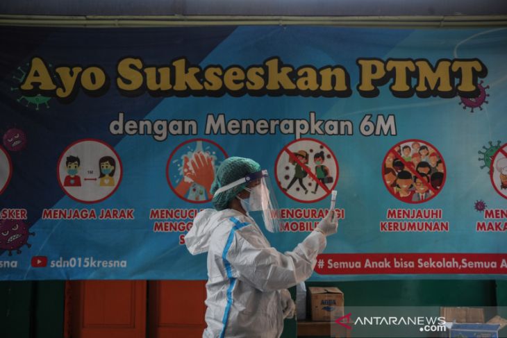 Tes antigen acak bagi siswa SD di Bandung