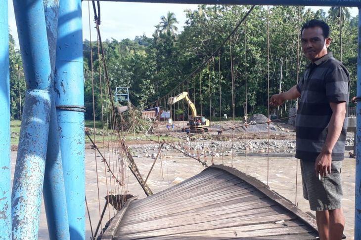 Empat jembatan gantung di Sumsel rusak berat akibat banjir bandang