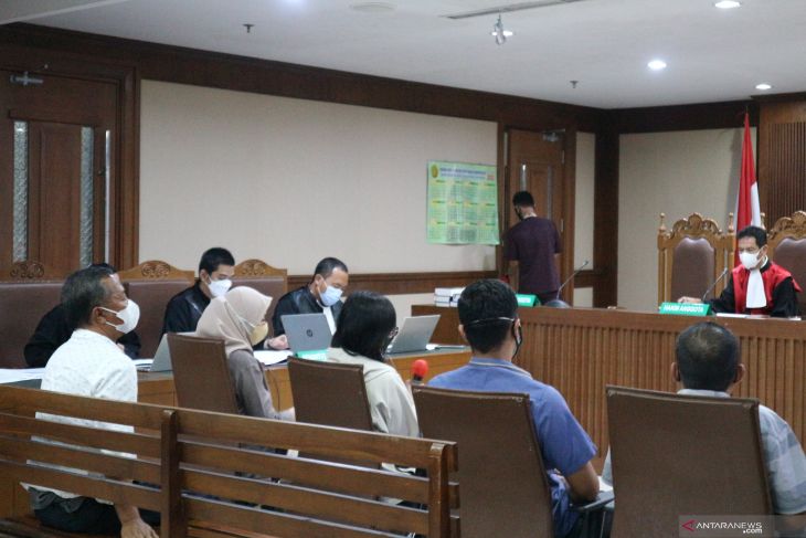 Bekas Bupati Kukar Rita Widyasari beri Rp60,5 juta ke eks penyidik KPK Stepanus Robin